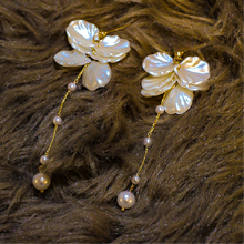 Load image into Gallery viewer, Abundance long-drop Pearl &amp; Shells Earrings