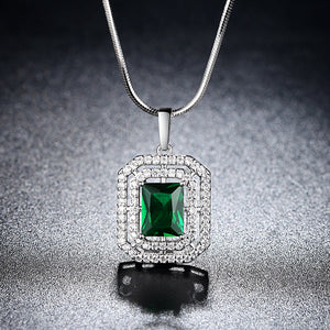 Chic Emerald Gemstone Necklace