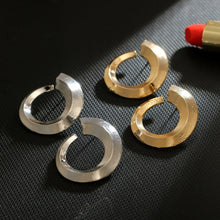 Load image into Gallery viewer, Bold and Gold Seventies Earrings