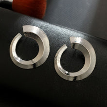 Load image into Gallery viewer, Bold Silver Seventies Earrings