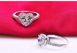Chic Ring with Crystal Heart Chunk