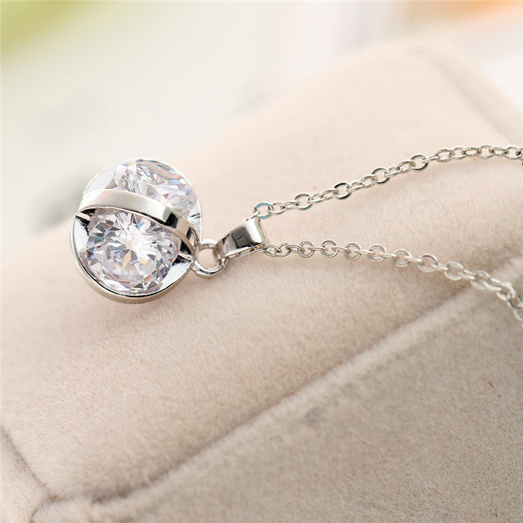 Chic Silver Necklace With Crystal Chunk