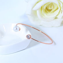 Load image into Gallery viewer, Minimal Rose Gold Pearly Heart Bracelet