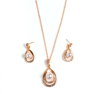 Chic Jewellery Set Earrings and Necklace Gold